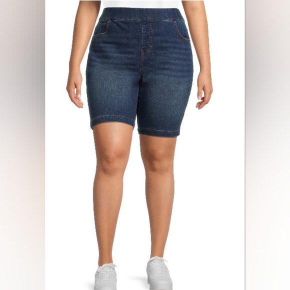 Women's Plus Size Bermuda Short - Picture 2 of 6